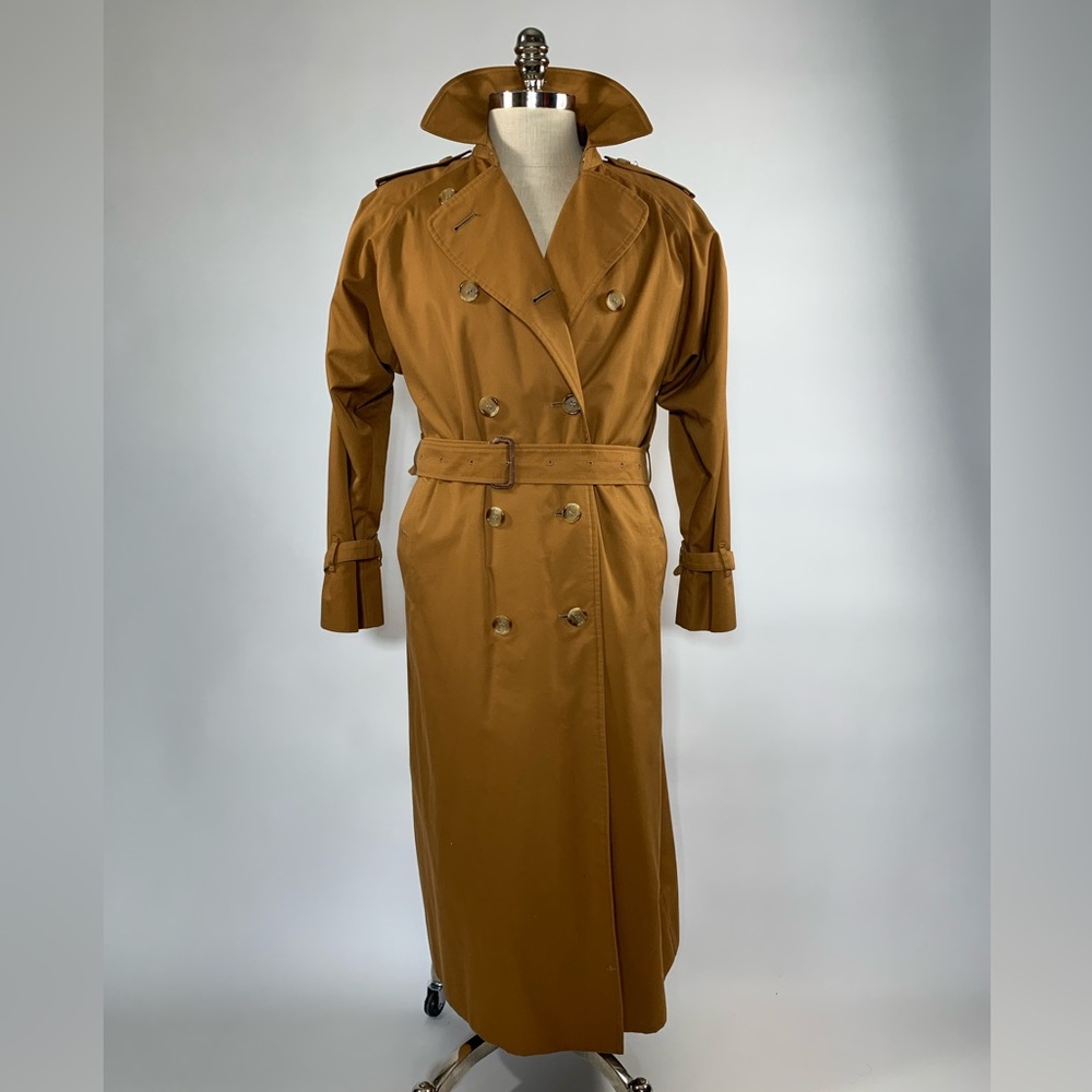 Burberry Trench Coat. Men’s medium. Incredible condition.